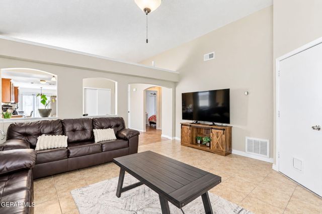 11531 FLOR LIATRIS Drive, Socorro, TX 79927