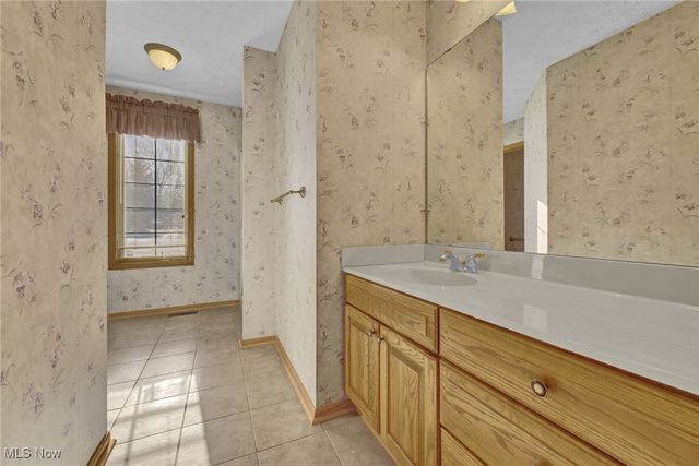 765 Ravenhill Road, Northfield, OH 44067