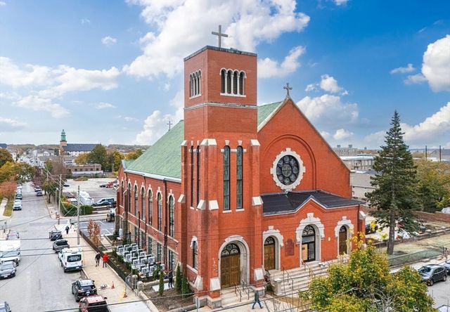 160 Seabury St 9, Fall River, MA 02720