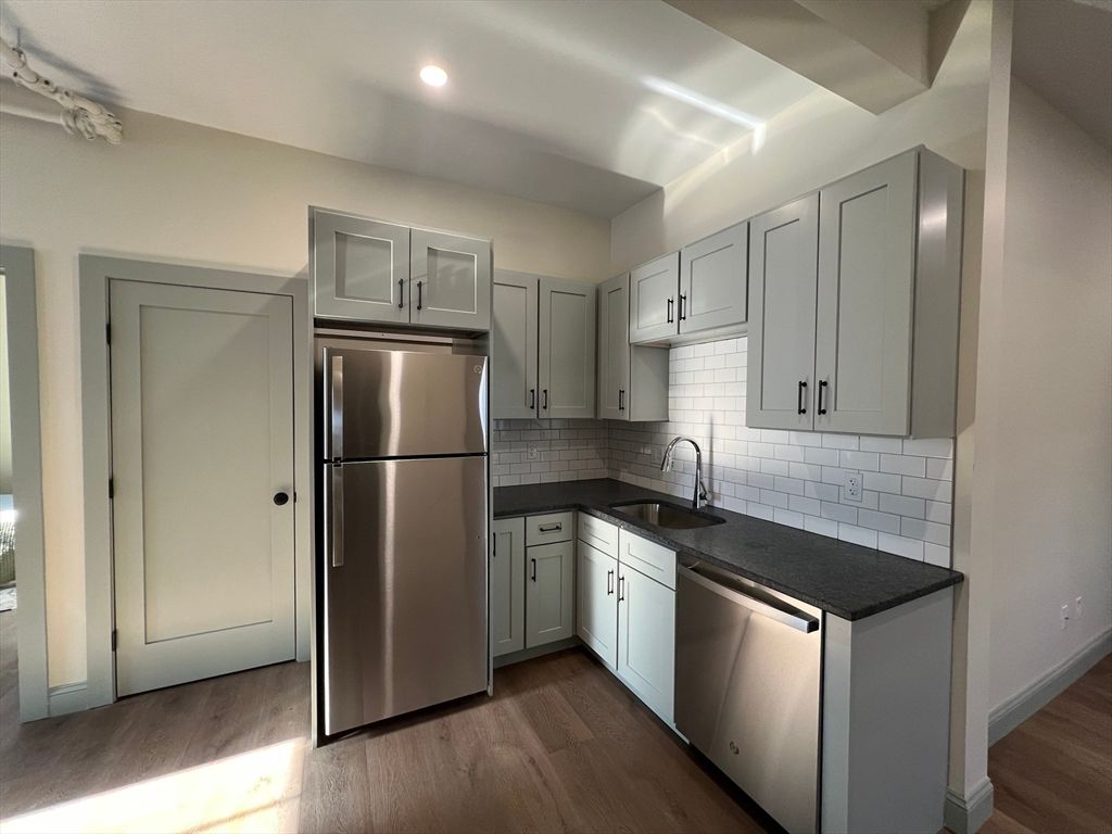 160 Seabury St 9, Fall River, MA 02720