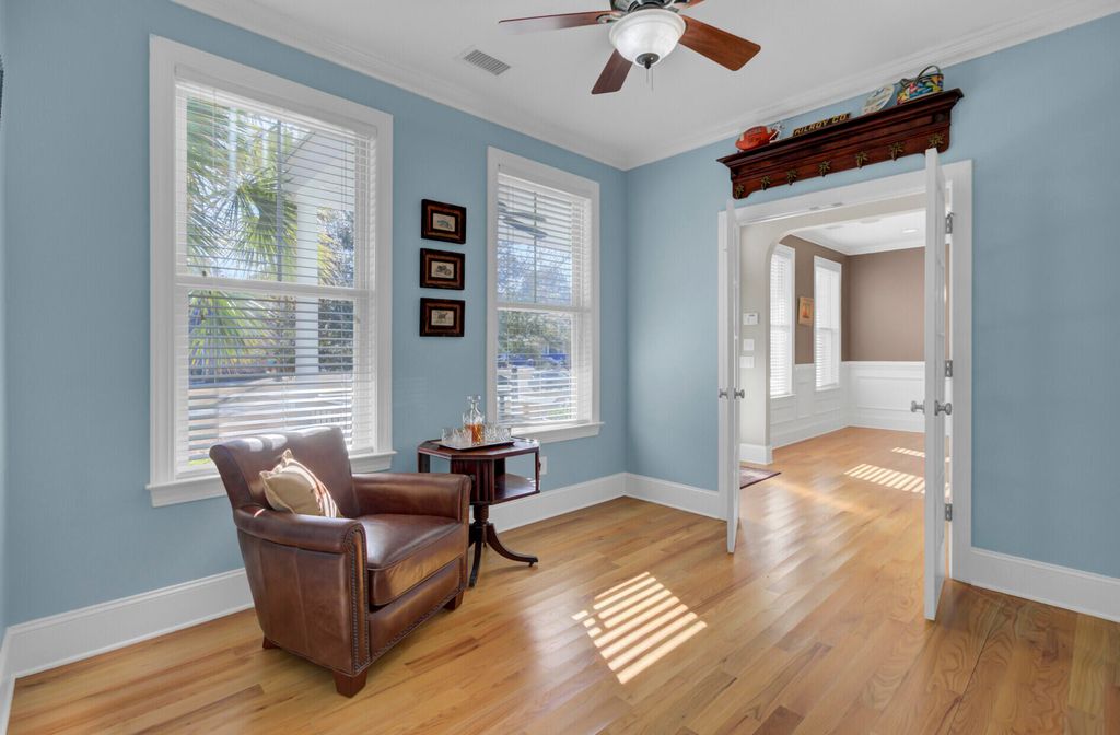 Image 11 of property listing at 1010 Mount Whitney Drive, Summerville, SC 29483