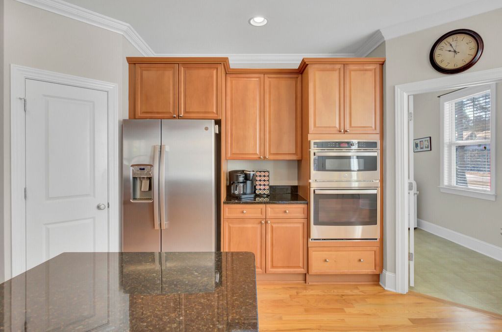 Image 17 of property listing at 1010 Mount Whitney Drive, Summerville, SC 29483