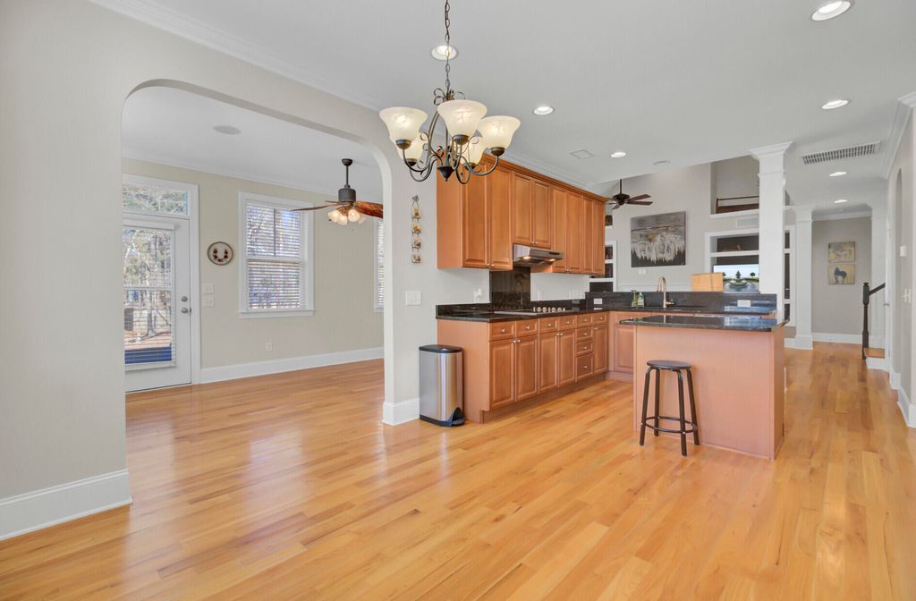 Image 23 of property listing at 1010 Mount Whitney Drive, Summerville, SC 29483