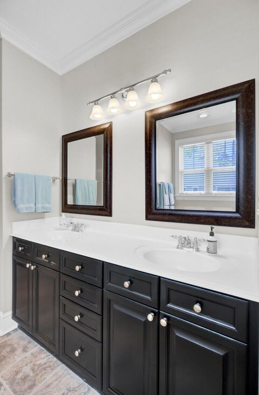 Image 30 of property listing at 1010 Mount Whitney Drive, Summerville, SC 29483