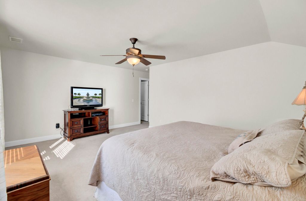 Image 38 of property listing at 1010 Mount Whitney Drive, Summerville, SC 29483