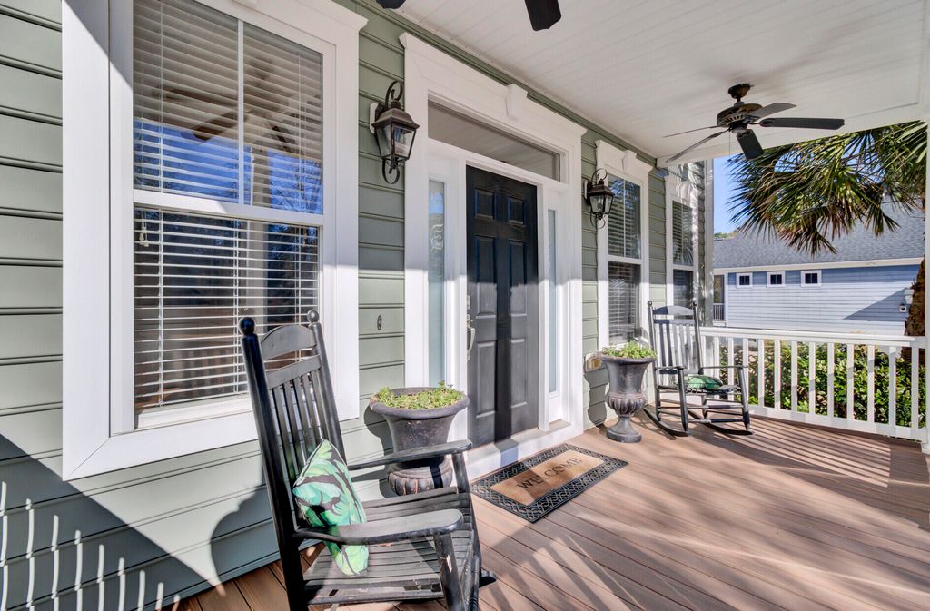 Image 4 of property listing at 1010 Mount Whitney Drive, Summerville, SC 29483