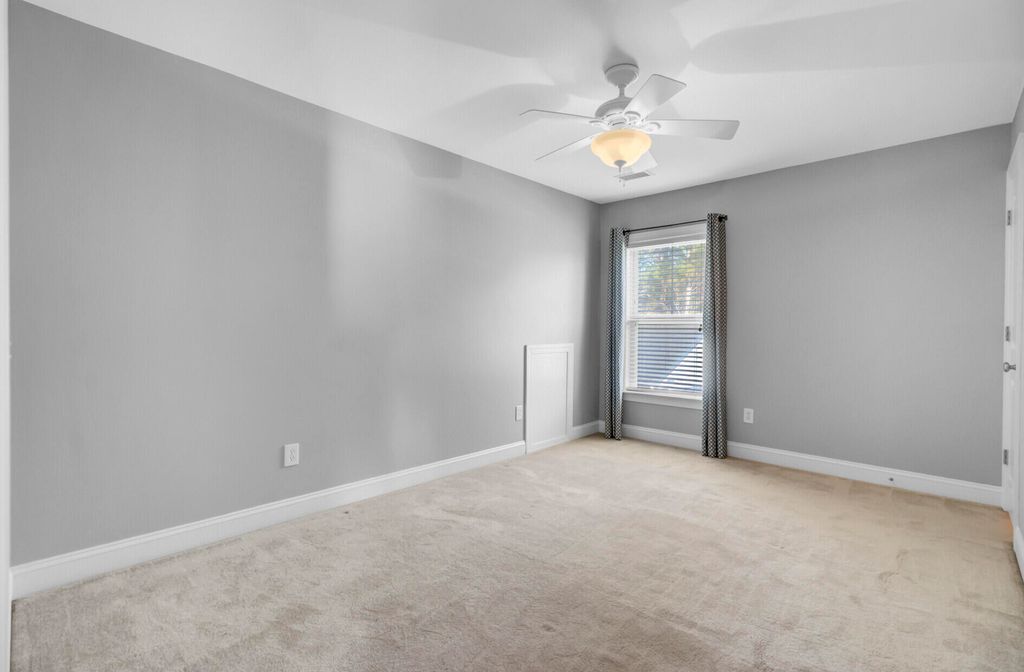 Image 48 of property listing at 1010 Mount Whitney Drive, Summerville, SC 29483