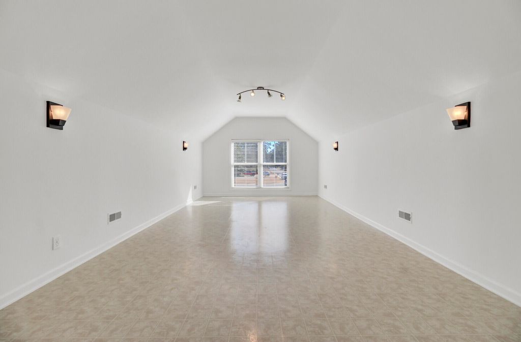 Image 57 of property listing at 1010 Mount Whitney Drive, Summerville, SC 29483