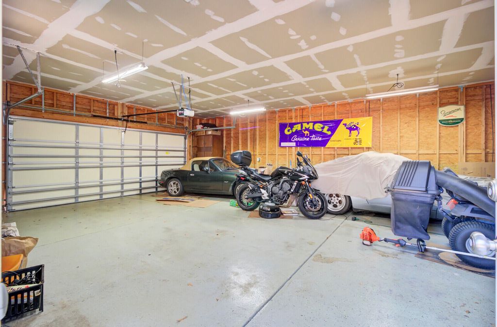 Image 68 of property listing at 1010 Mount Whitney Drive, Summerville, SC 29483