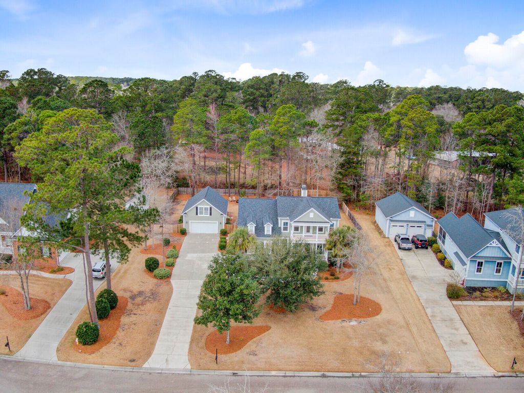 Image 72 of property listing at 1010 Mount Whitney Drive, Summerville, SC 29483