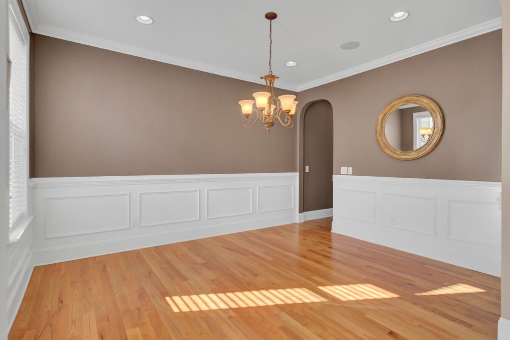 Image 8 of property listing at 1010 Mount Whitney Drive, Summerville, SC 29483