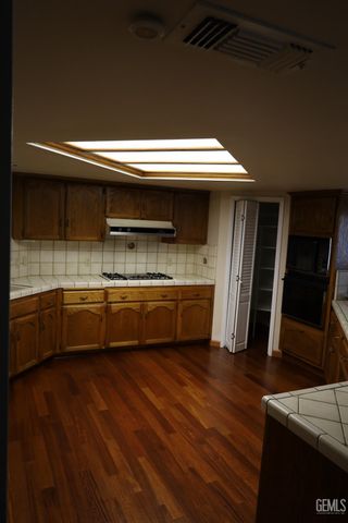 5705 Medio Luna Avenue, Bakersfield, CA 93306