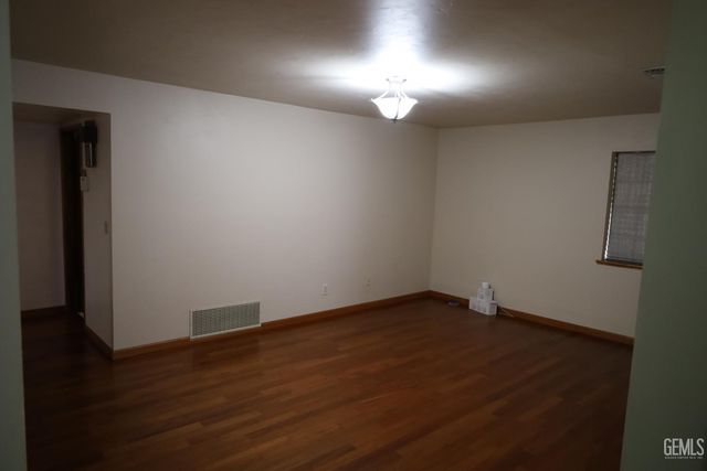 5705 Medio Luna Avenue, Bakersfield, CA 93306