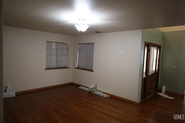 5705 Medio Luna Avenue, Bakersfield, CA 93306