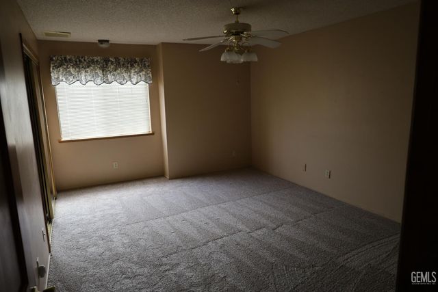 5705 Medio Luna Avenue, Bakersfield, CA 93306