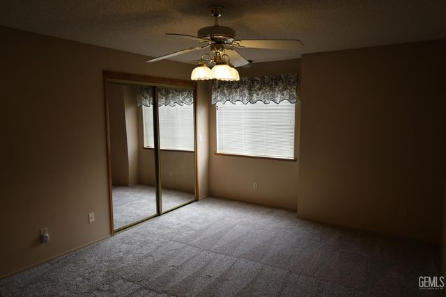 5705 Medio Luna Avenue, Bakersfield, CA 93306