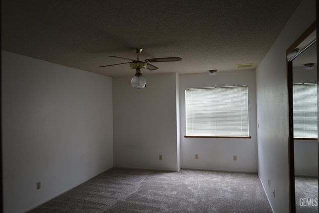 5705 Medio Luna Avenue, Bakersfield, CA 93306