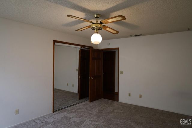 5705 Medio Luna Avenue, Bakersfield, CA 93306