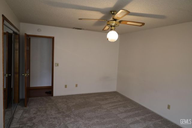 5705 Medio Luna Avenue, Bakersfield, CA 93306