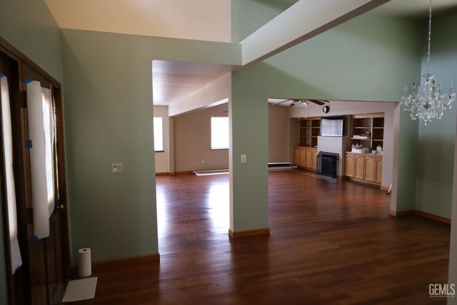 5705 Medio Luna Avenue, Bakersfield, CA 93306