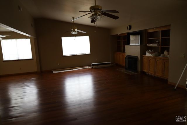 5705 Medio Luna Avenue, Bakersfield, CA 93306