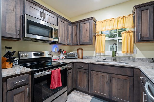 902 S Grand Street, Grove, OK 74344