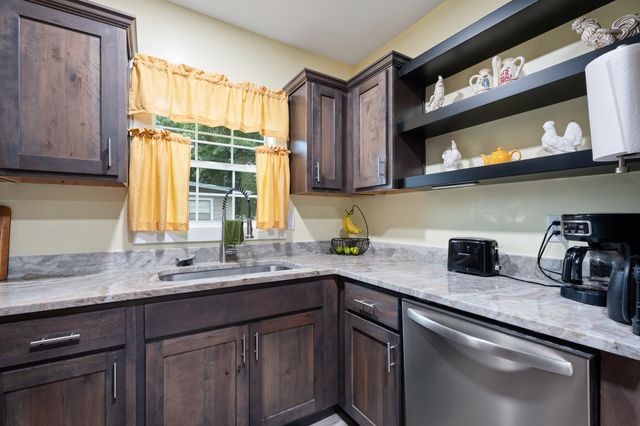 902 S Grand Street, Grove, OK 74344