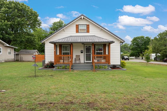 902 S Grand Street, Grove, OK 74344