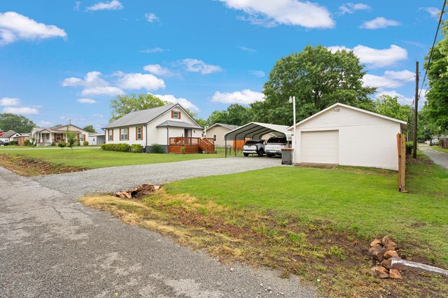 902 S Grand Street, Grove, OK 74344