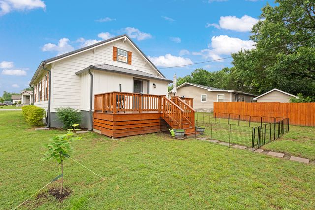 902 S Grand Street, Grove, OK 74344