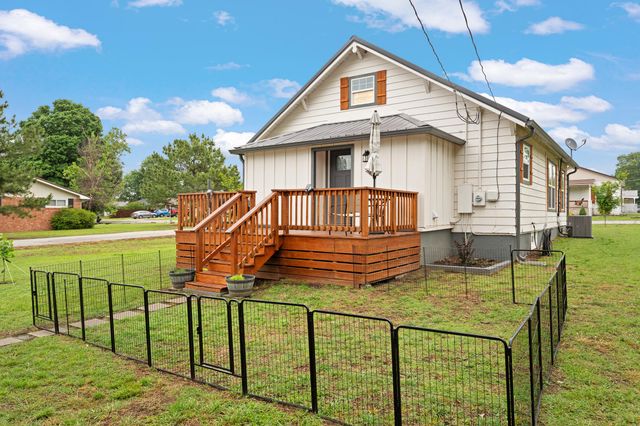 902 S Grand Street, Grove, OK 74344