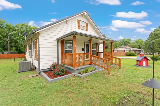 902 S Grand Street, Grove, OK 74344