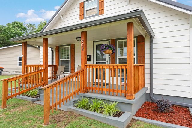 902 S Grand Street, Grove, OK 74344