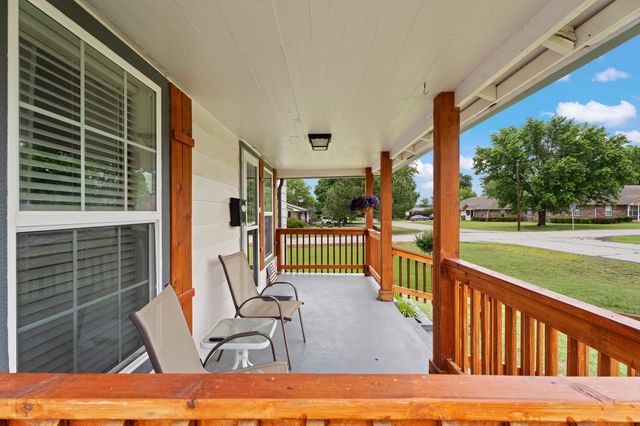 902 S Grand Street, Grove, OK 74344