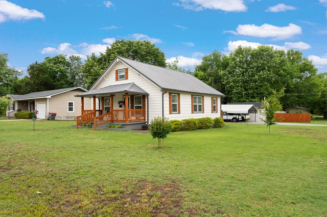 902 S Grand Street, Grove, OK 74344