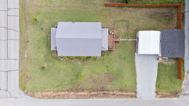 902 S Grand Street, Grove, OK 74344
