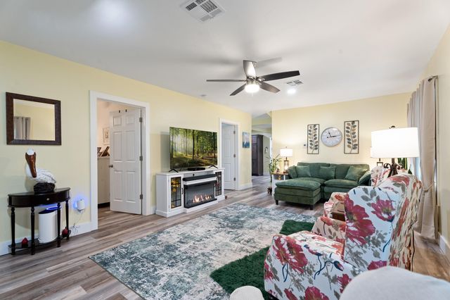 902 S Grand Street, Grove, OK 74344