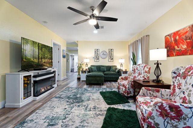 902 S Grand Street, Grove, OK 74344