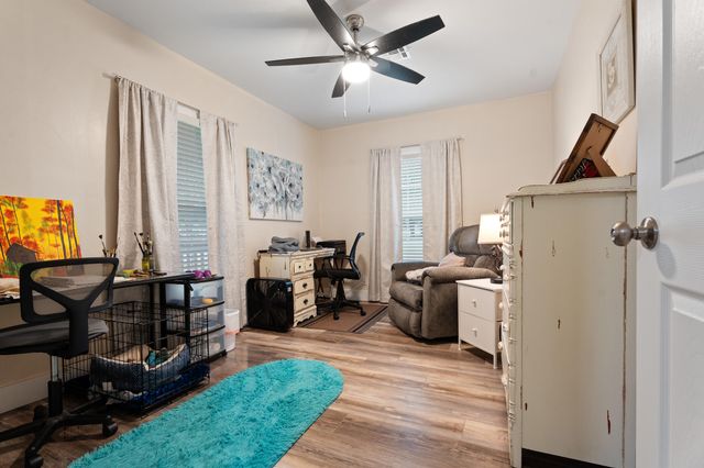 902 S Grand Street, Grove, OK 74344