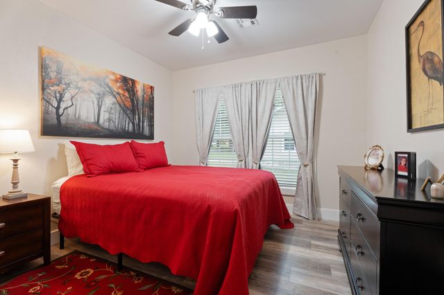 902 S Grand Street, Grove, OK 74344