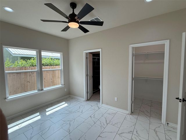 811 5th ST, Lockhart, TX 78644