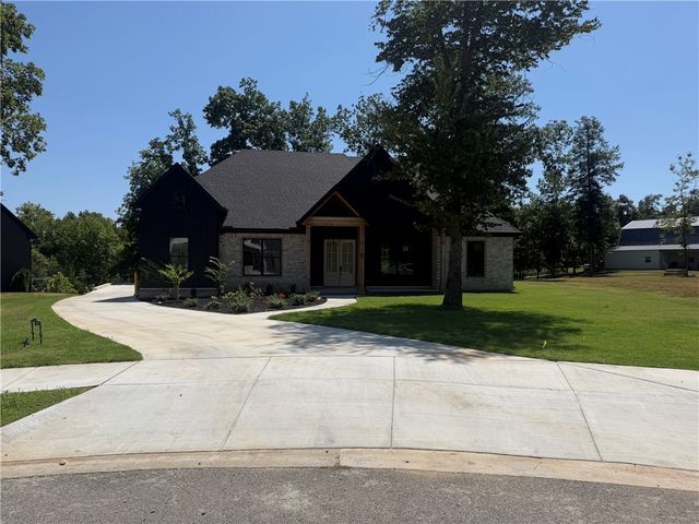 105 Autumn Hills Road, Bentonville, AR 72712