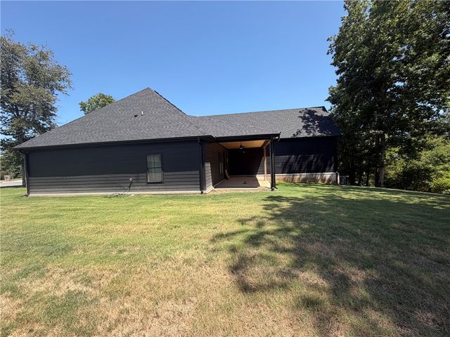 105 Autumn Hills Road, Bentonville, AR 72712