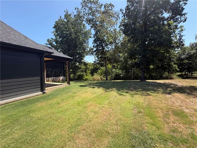 105 Autumn Hills Road, Bentonville, AR 72712