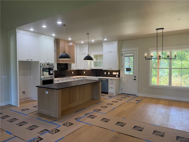 105 Autumn Hills Road, Bentonville, AR 72712