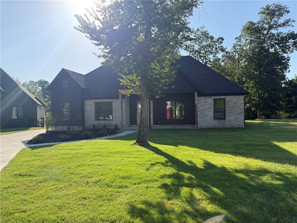 105 Autumn Hills Road, Bentonville, AR 72712