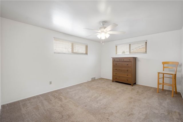 930 Lindsay Rd, Scott Twp, PA 15106