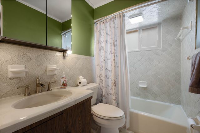 930 Lindsay Rd, Scott Twp, PA 15106