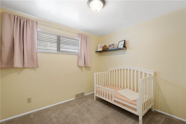 930 Lindsay Rd, Scott Twp, PA 15106