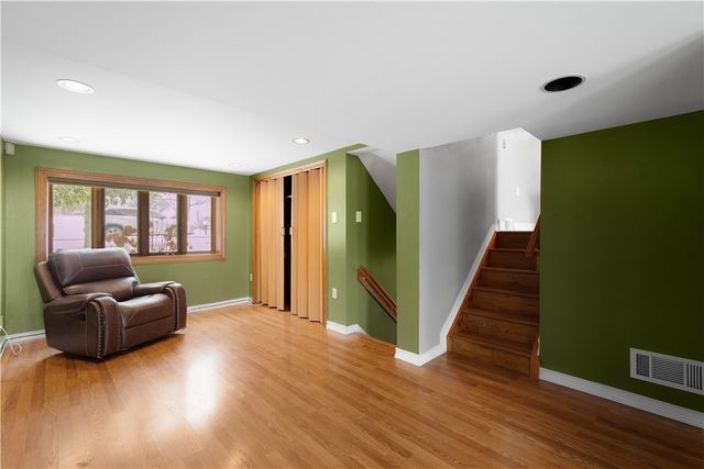 930 Lindsay Rd, Scott Twp, PA 15106